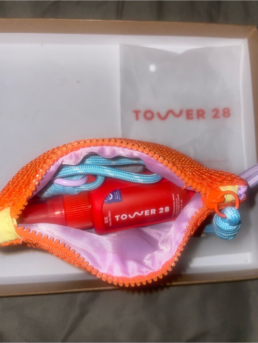 Towel 28 The Mini Pouch skincare set - Picture 5 of 8